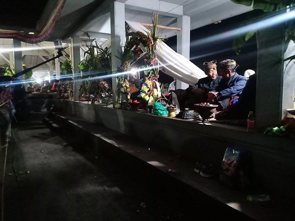 Tujuh Dukun Tengger Disahkan Saat <em>Yadnya Kasada </em>di Bromo