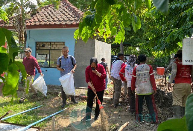 Risma Instruksikan Perbanyak Bunga dan Pohon Pelindung di Taman PUPR
