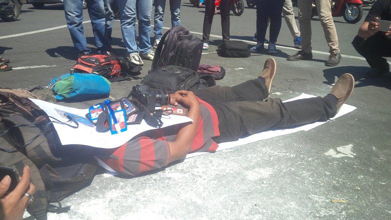 AJI Jember Peringati Hari Kebebasan Pers di Bundaran DPRD