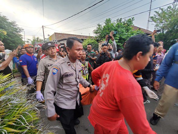 Warga Lansia Tewas Terbakar di Mojokerto, Polisi Temukan Botol Berisi Bensin