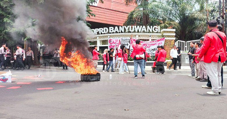 Mahasiswa di Banyuwangi Unjuk Rasa Kecam Pemangkasan Anggaran Pendidikan&nbsp;