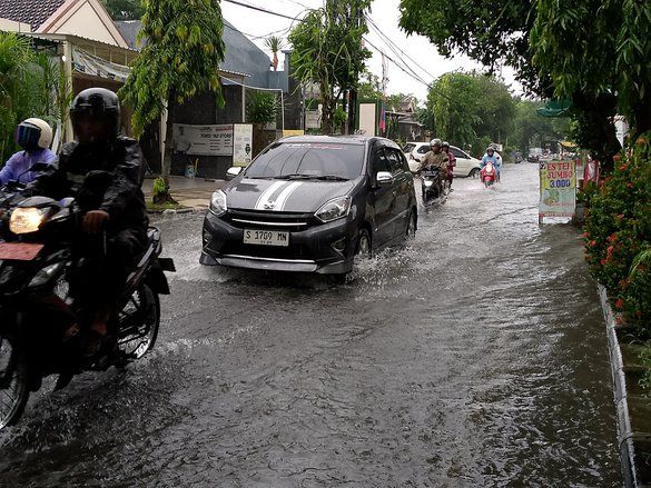 Diguyur Hujan 4 Jam, Jalan di Lamongan Kota Banjir