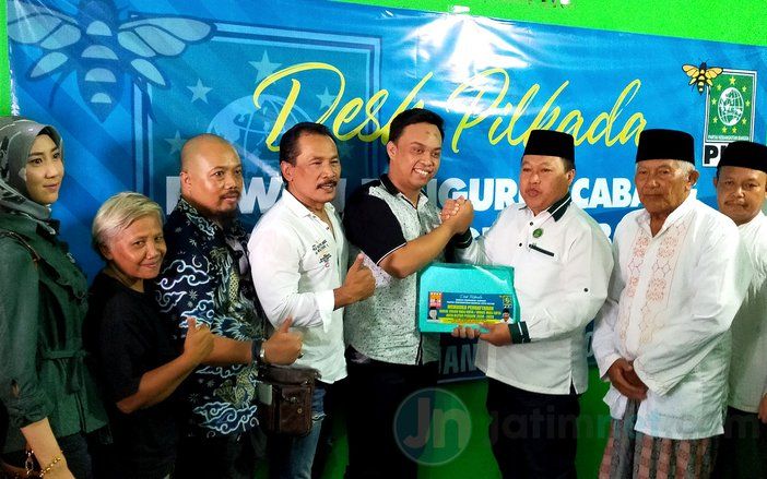 Hendry Pradipta Kembalikan Formulir Bacawali ke PKB dan PPP