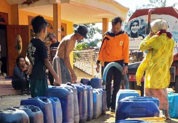 BPBD Probolinggo Droping Air Bersih ke Wilayah Terdampak Kekeringan