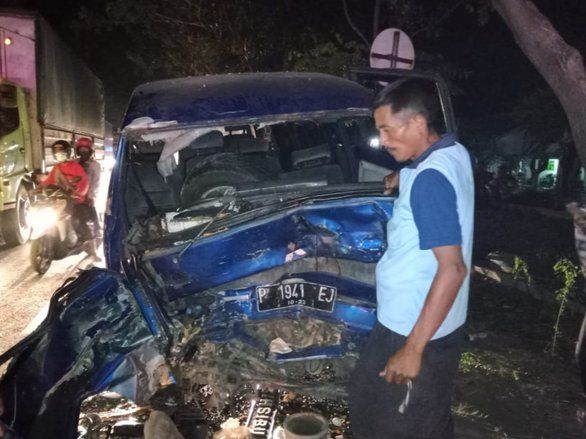 1 Meninggal dan 17 Luka dalam Tabrakan di Probolinggo