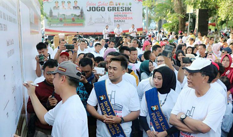 Jalan Sehat Awali Deklarasi Tolak Rusuh di Gresik 