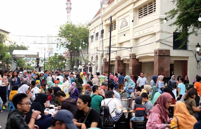 Gebyar Tari dan Bazar Makanan Ramaikan <em>Mlaku-Mlaku Nang</em> Tunjungan