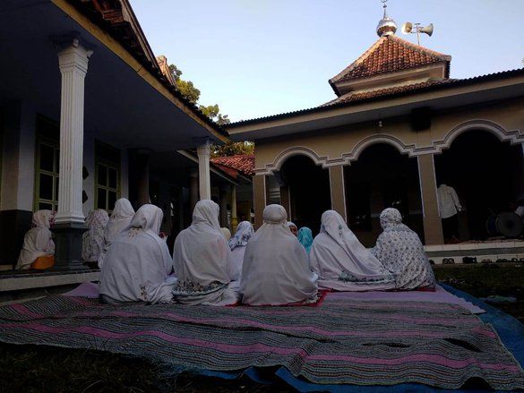 Jemaah Aboge Probolinggo Jalankan Salat Id Kamis Pahing