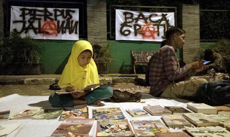 Walker <em>Melek</em>, Penebar Virus Baca Lewat Perpustakaan Jalanan