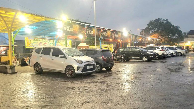 Pemdes Kalirejo Gresik Ubah Lahan Pembuangan Sampah Jadi Sentra PKL dan UMKM