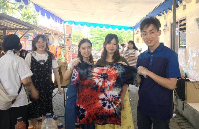 Komunitas Asem Growong Tularkan Skill Membatik ke Mahasiswa Asing