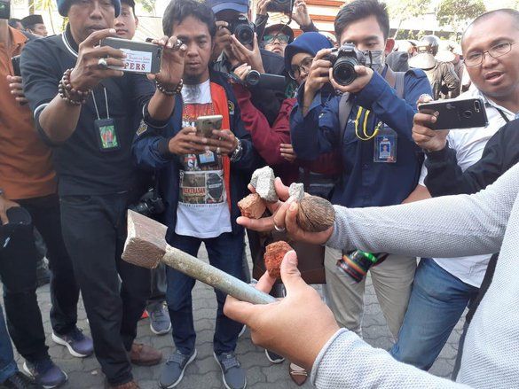 Kapak Dilempar ke Dalam Gedung DPRD, Dewan Yakin Bukan dari Mahasiswa