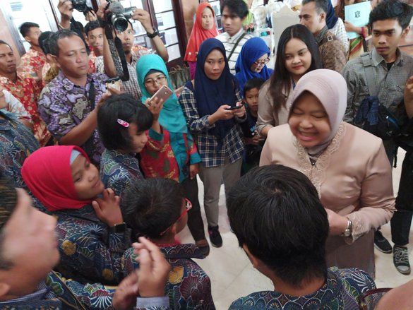 Risma Akan Tambah Alat Bantu untuk ABK