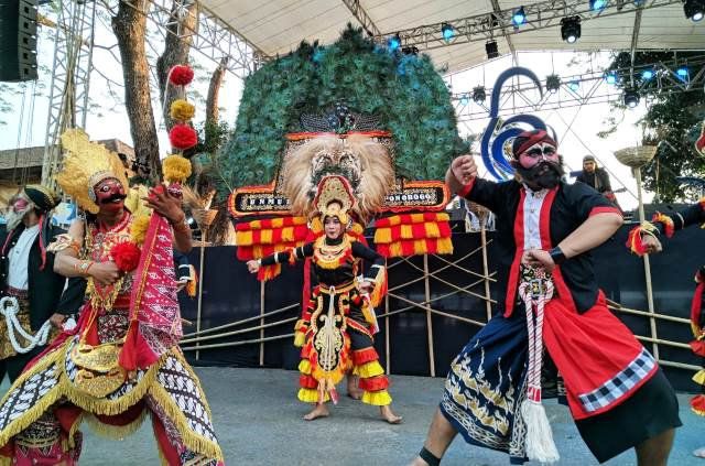 Reog Jazz di Atas Telaga Ngebel Pukau Ribuan Pengunjung