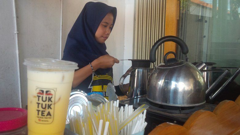 Upaya Waralaba Teh di Banyuwangi Kurangi Sampah Plastik