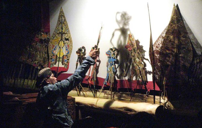 Pementasan Wayang Kulit Pukau Masyarakat Inggris