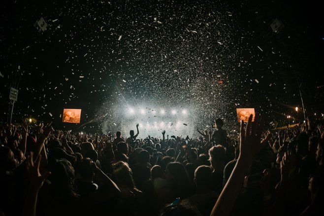 Hanson dan MLTR Naik Panggung di <em>The 90's Festival</em> Jakarta