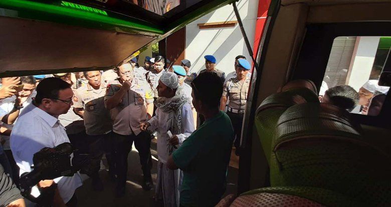 Polda Jatim Amankan Bom Molotov dari Mobil Rombongan Santri