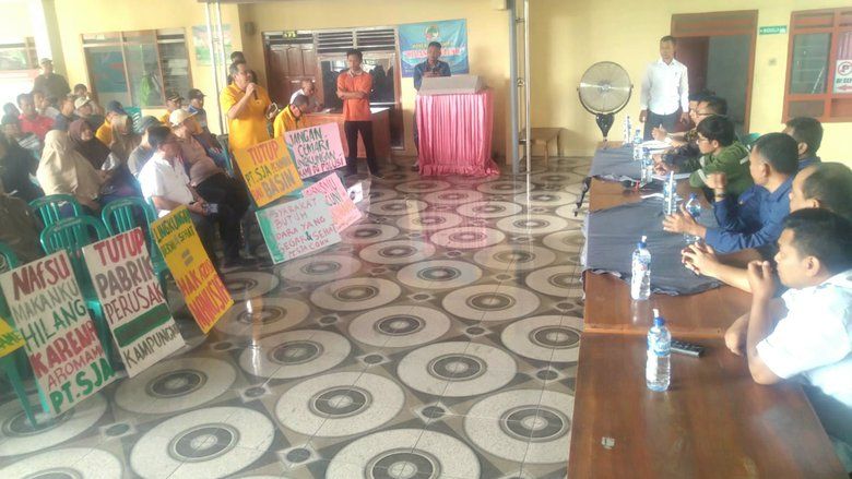 Bau Menyengat, Pabrik Tepung Ikan di Wringinanom Gresik Janji Tekan Polusi