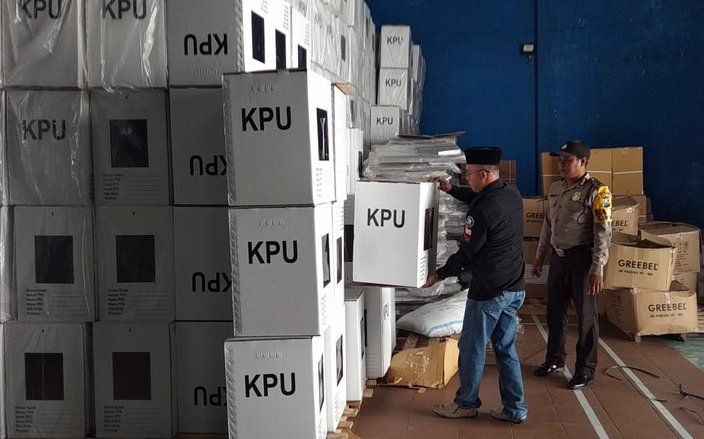 Sejumlah Kotak Suara di Jember Kebocoran Air Hujan