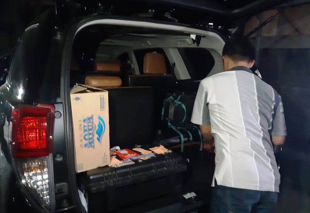 KPK Bawa Dua Koper dari Rumah Mantan Sekpri Soekarwo