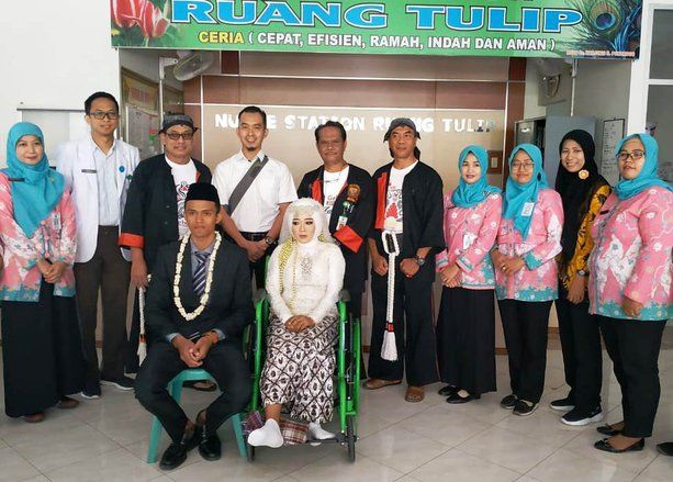 Mempelai Wanita Kecelakaan, Sepasang Kekasih Menikah di Rumah Sakit