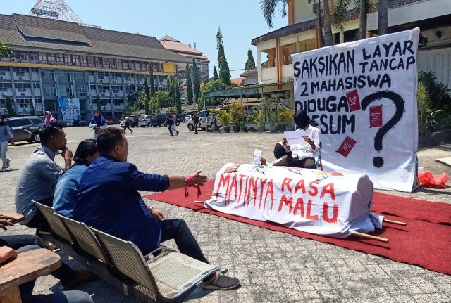 Dituduh Wakil Rektor Berbuat Mesum, Dua Mahasiswa Unitomo Protes