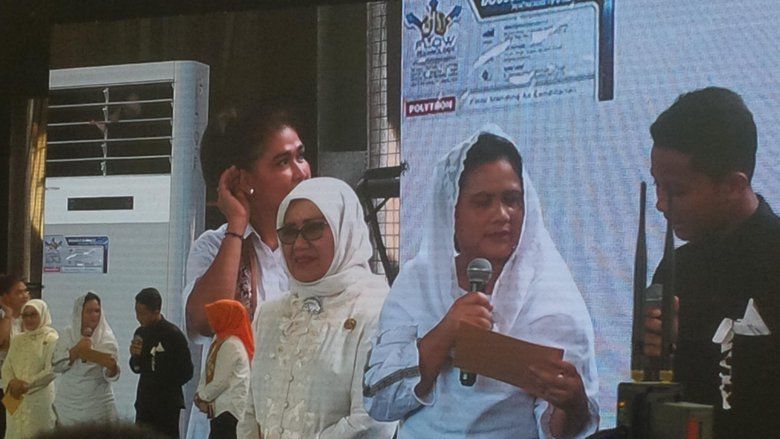 Iriana Joko Widodo Bagikan Ribuan Bibit Buah di Banyuwangi