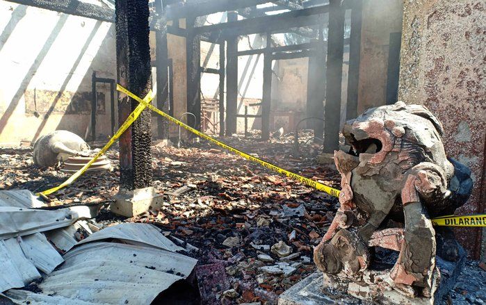 Dua Patung Dewa Ini Selamat dari Kebakaran di Klenteng