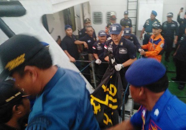 Tiga Korban Kebakaran KM Santika Nusantara yang Meninggal Tiba di Tanjung Perak