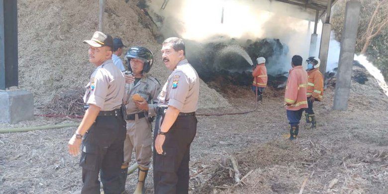 Gudang Pabrik Penggilingan Tebu di Blitar Ludes Terbakar