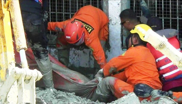 Pekerja Pabrik Sepatu Tewas Tertimbun Lumpur dari PT Sinar Suri