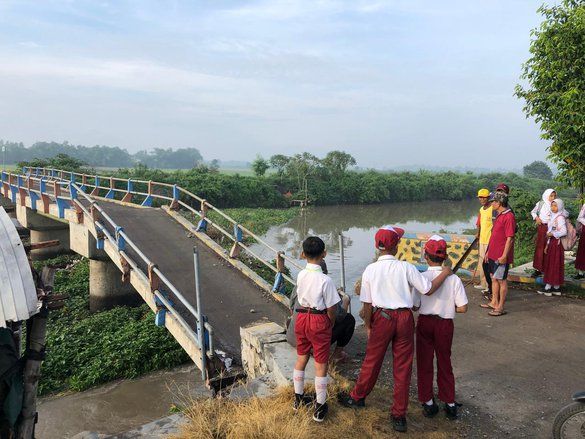 Jembatan Penghubung Dua Desa di Mojosari Putus, Pelajar Memutar 3 Kilometer