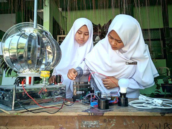 Tiga Siswa MAN 1 Ponorogo Ciptakan Pembangkit Listrik Tenaga Angin