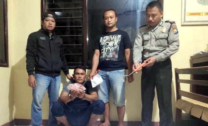 Rampok Pakai "Pethok" Jarah Uang Rp 4 Juta