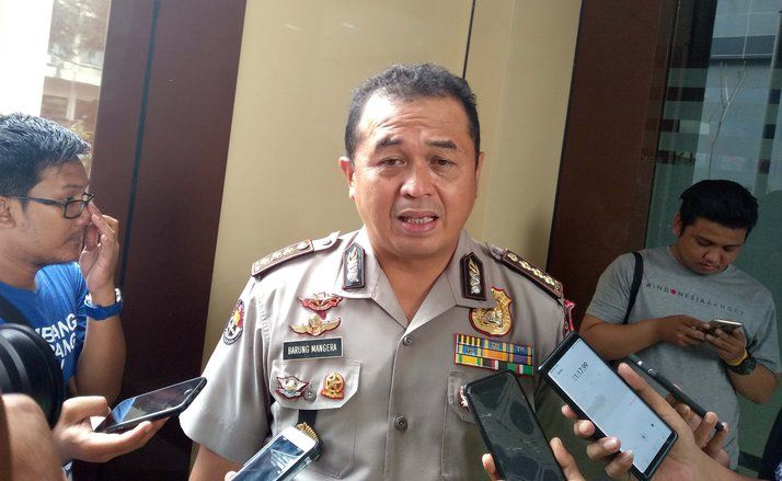 50 Penyelam Polda Jatim Ikut Pecahkan Rekor Dunia Bentang Bendera Terbesar di Bawah Laut