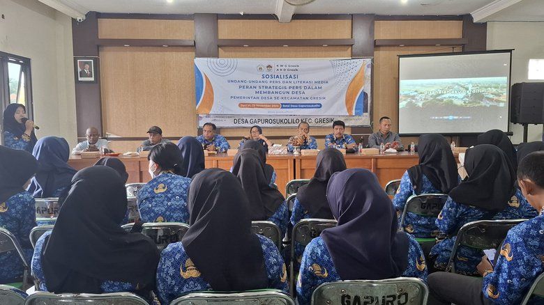 AKD Kecamatan Gresik dan KWG Beri Literasi Media pada Kades dan Perangkat