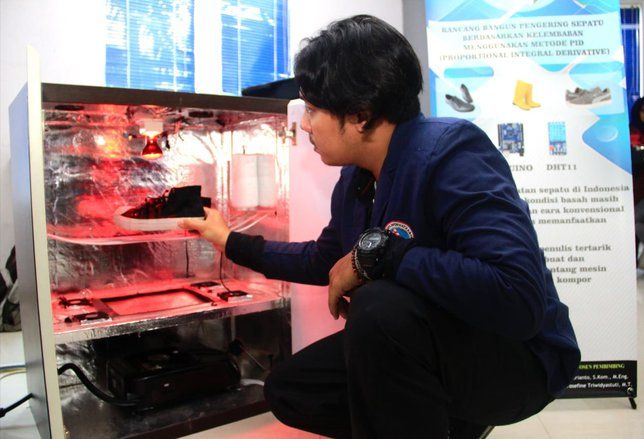 Mahasiswa Stikom Bikin Alat Pengering Sepatu Kilat Bertenaga Gas