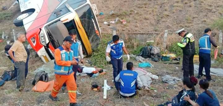 Bus Kramat Djati Terguling di Gresik, Tiga Korban Meninggal