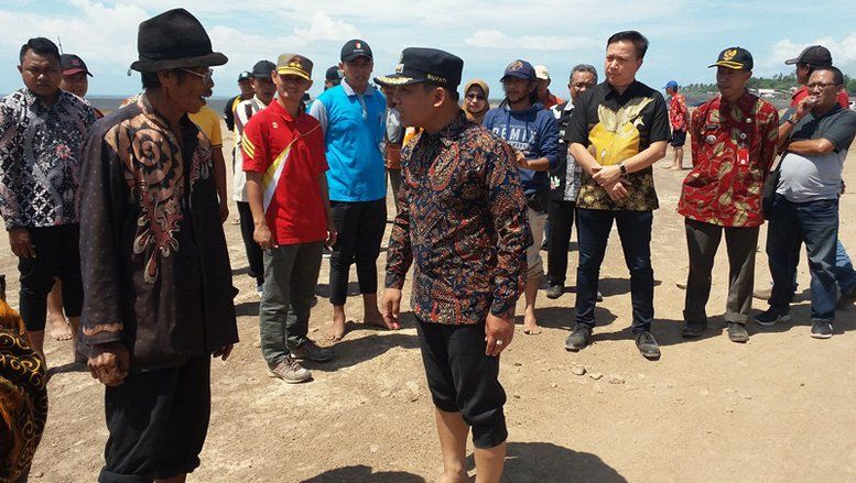 Bupati Lumajang Hentikan Proyek Tambak Udang di Desa Salim Kancil