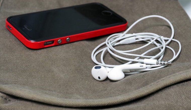 PBB Atur Smartphone Agar Tak Rusak Pendengaran Remaja