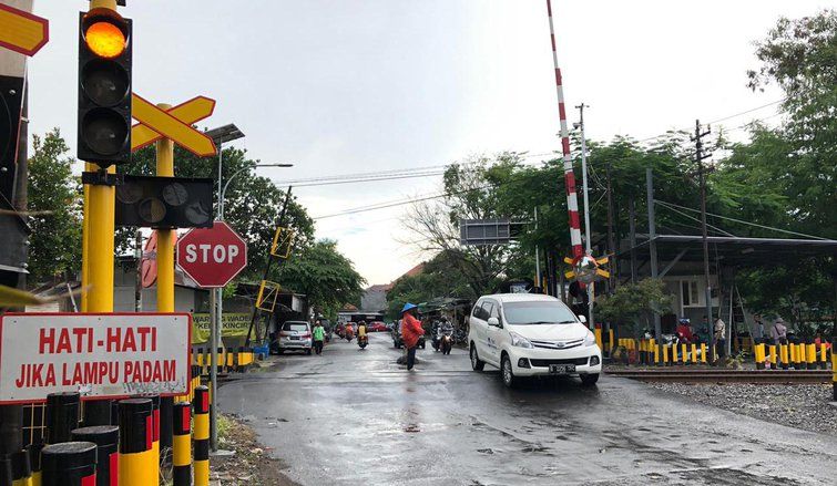 KA Malioboro Malang-Yogyakarta Tabrak Truk Muatan Pasir di Tulungagung