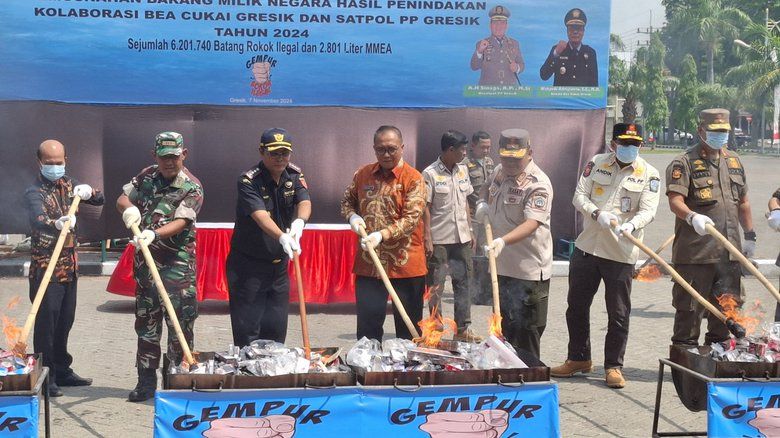 6,2 Juta Batang Rokok dan Ribuan Liter Minuman Beralkohol Ilegal Dimusnahkan
