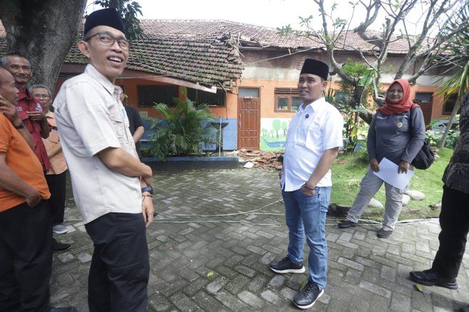 Datangi SDN Gunungan, Gus Barra Minta Dispendik Mendata Sekolah yang Rusak