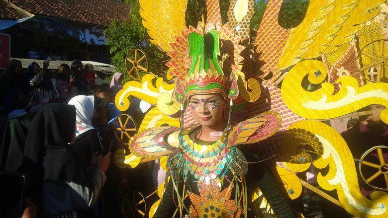 Uniknya Karnaval Busana Bambu di Banyuwangi