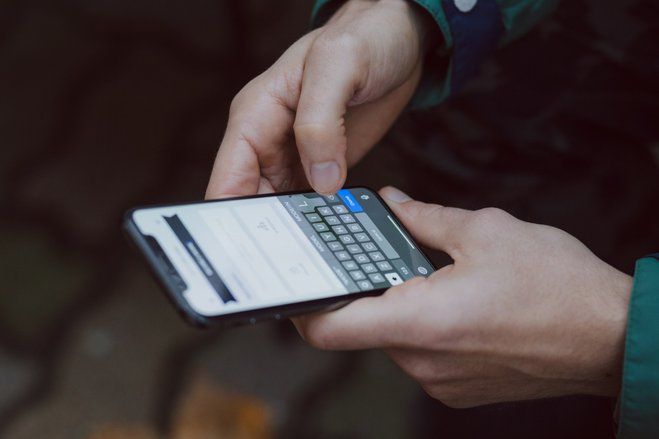 Kominfo Larang Aplikasi <em>Chatting</em> Digunakan untuk Prostitusi