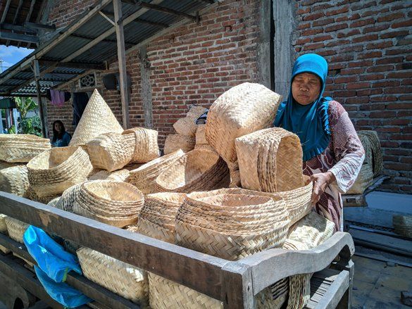 DLH Ponorogo Imbau Gunakan <em>Besek</em> sebagai Pembungkus Daging Kurban