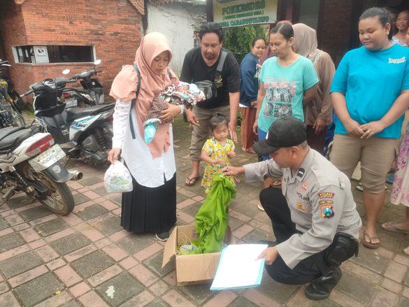 Warga Wonosalam Jombang Digegerkan Bayi Laki-Laki dalam Kardus