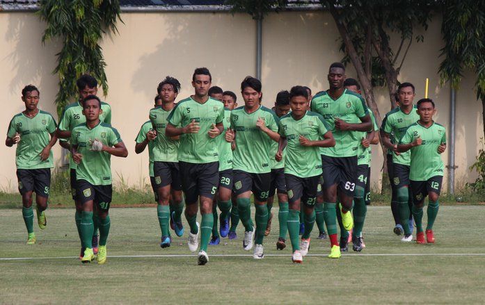 Tiga Ribu Suporter Persela Ramaikan Peluncuran Tim Persebaya 