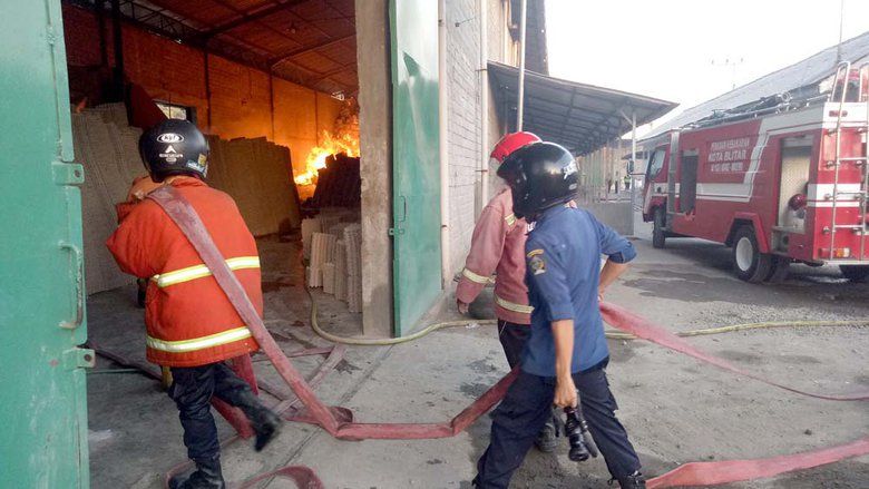 Pabrik Pembuatan <em>Egg Tray</em> Blitar Ludes Terbakar